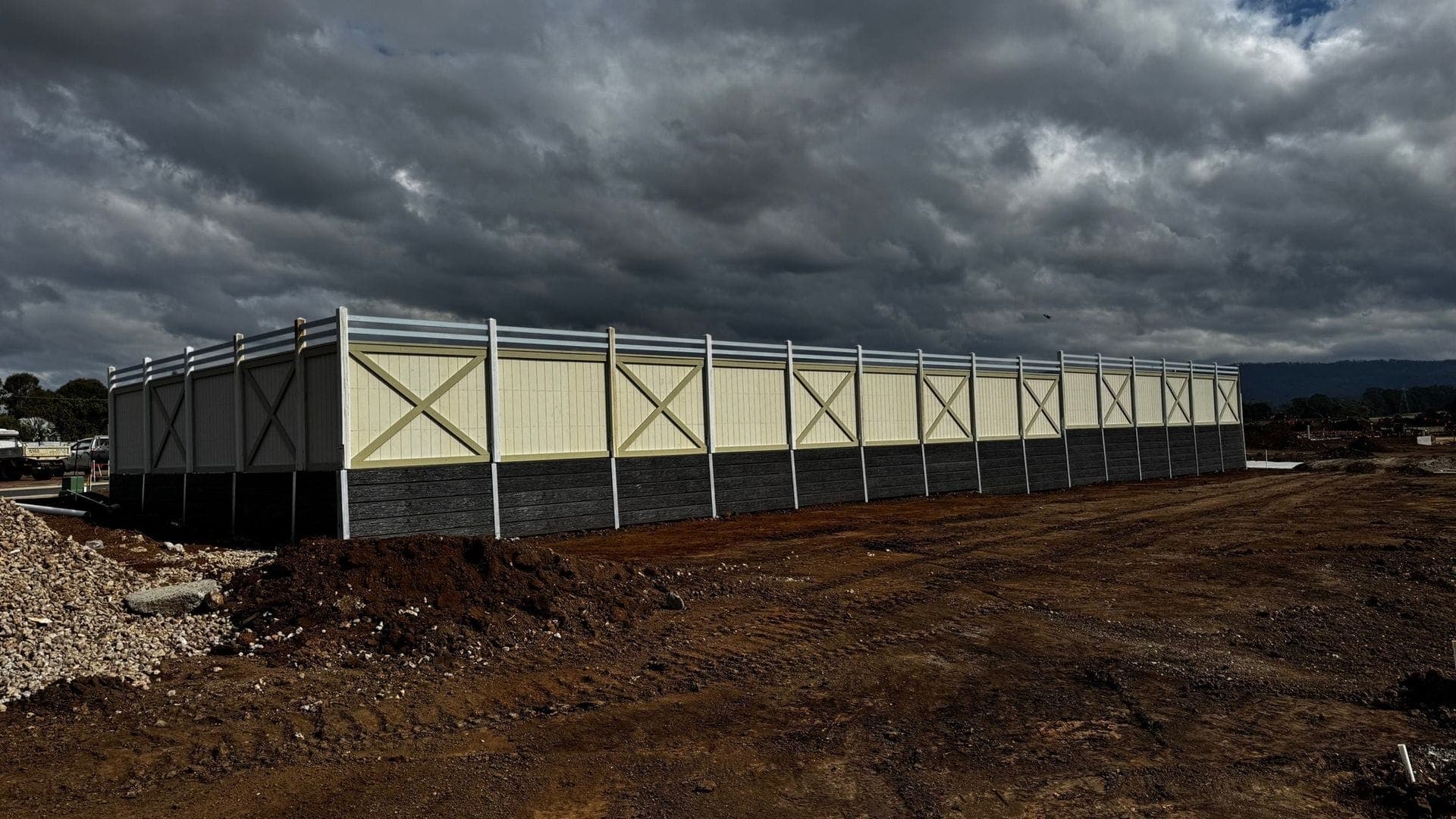 Rivermont curved timber acoustic fencing